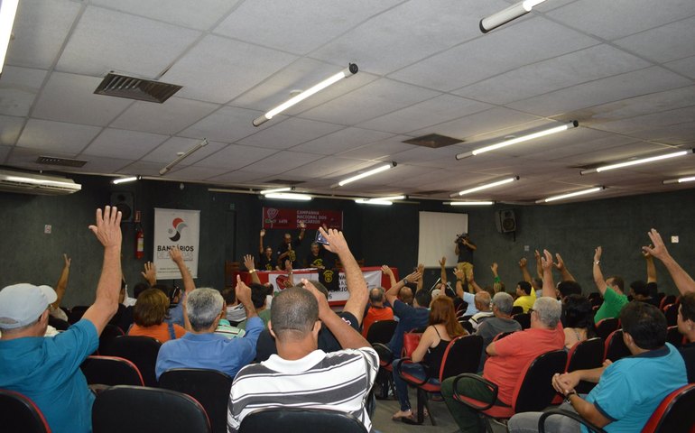 Policiais civis marcam vigília e nova assembleia geral pelo piso salarial