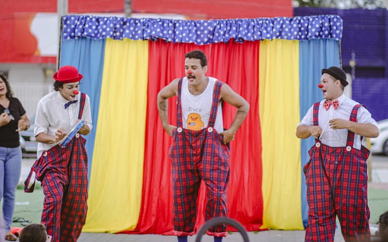 Projeto Praçalhada leva espetáculo circense para os moradores do Vergel do Lago