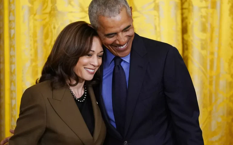Com Barack e Michelle Obama, Convenção Democrata foca no futuro com Kamala Harris
