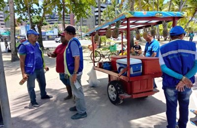 Fiscalização combate irregularidades na orla de Maceió 