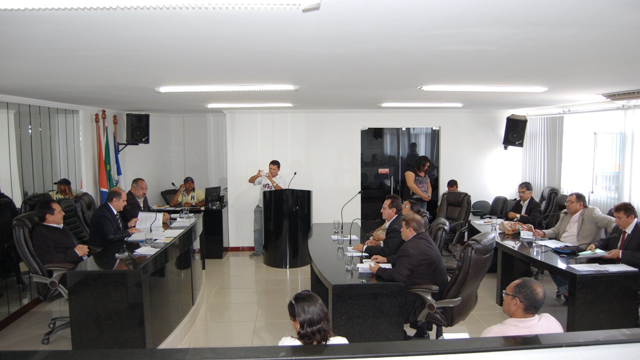 Delmiro: vereadores debatem veto do prefeito sobre redução de impostos