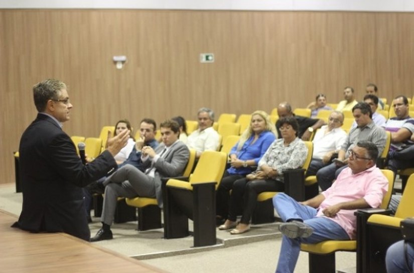 Detran promove última reunião do ano com donos de autoescolas