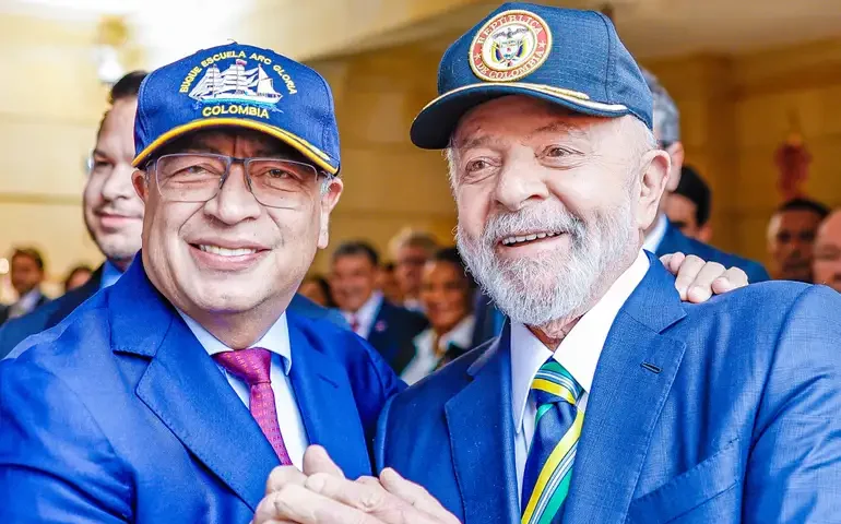 Lula e Petro discutem plebiscito após eleição