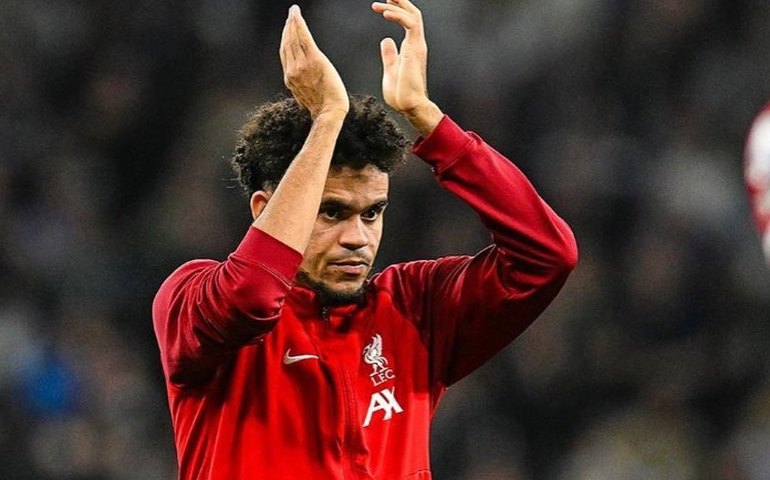 Dupla do VAR é afastada por anular gol legal do Liverpool, mas juiz de campo continua na escala