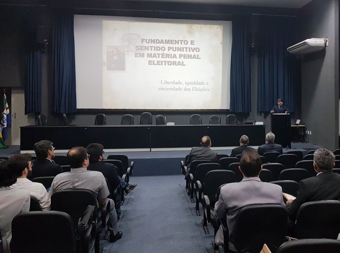 Juiz Alberto Jorge ministra palestra para magistrados e promotores eleitorais