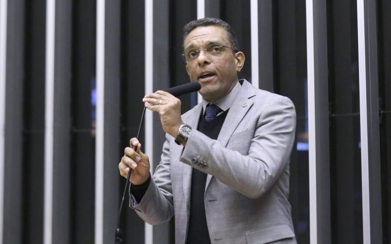 Câmara aprova aumento de pena para furto de fios das redes de energia e telefonia; acompanhe