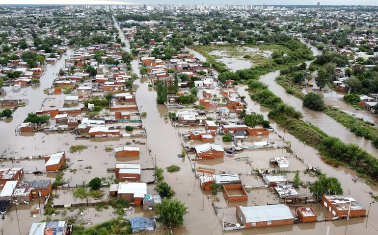 Enchente em cidade da Argentina mata ao menos 10