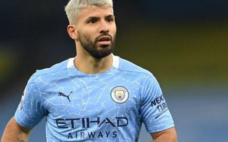 Manchester City homenageia Agüero antes de último jogo do ídolo em Manchester