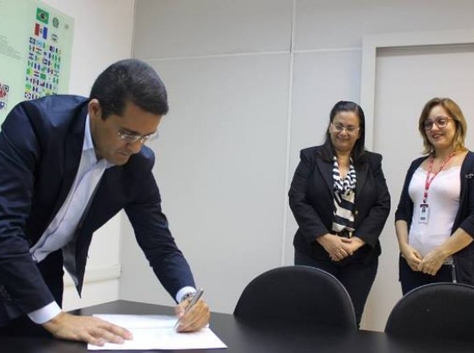 Seplag assina acordo de cooperação com Escola de Contas Públicas