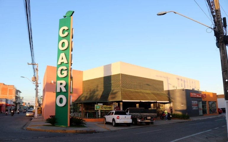 Loja de Arapiraca comemora aniversário e presenteia clientes com festa e promoção