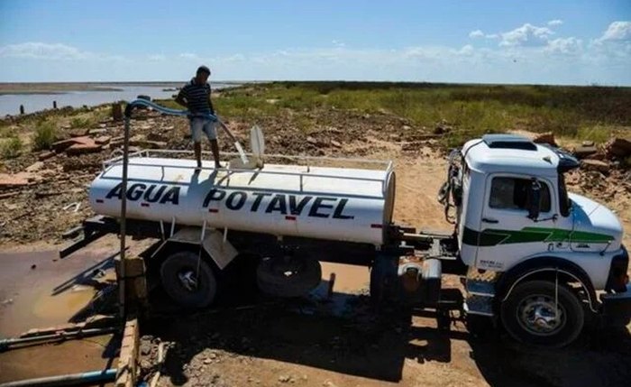 Pipeiro durante atividade na Operação Carro-Pipa