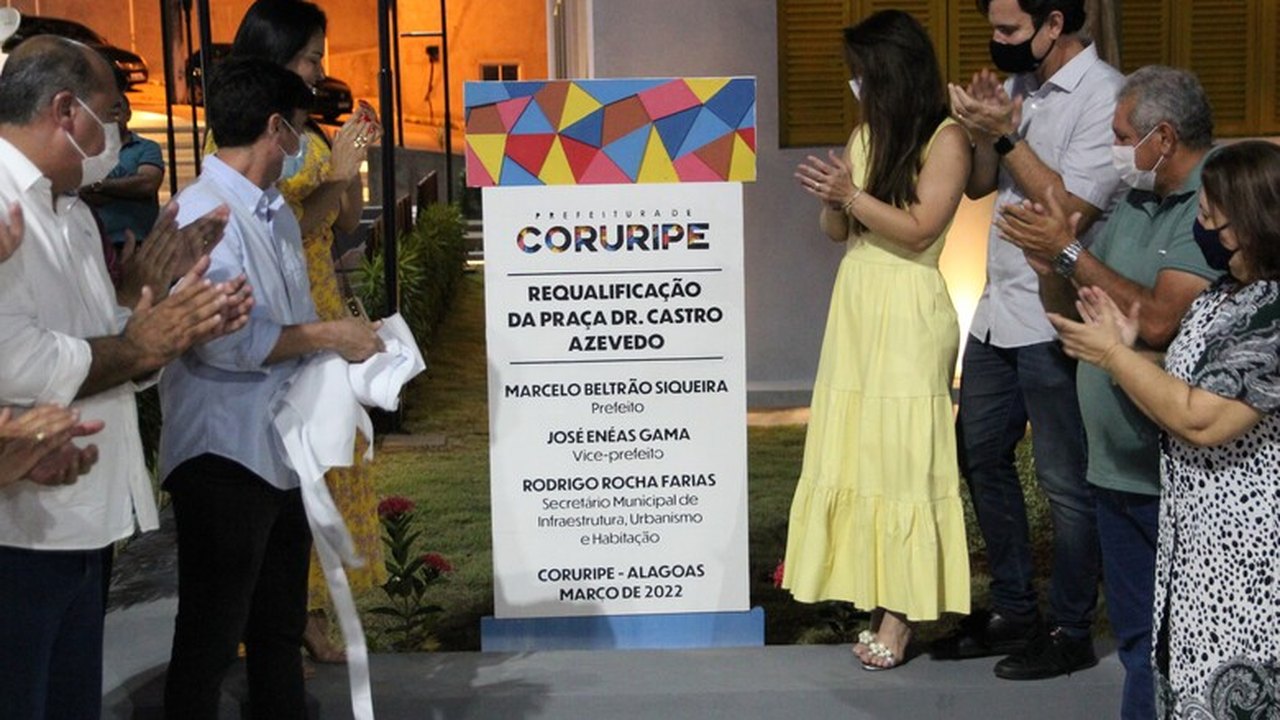 Prefeito Marcelo Beltrão entrega Praça Dr. Castro Azevedo totalmente requalificada