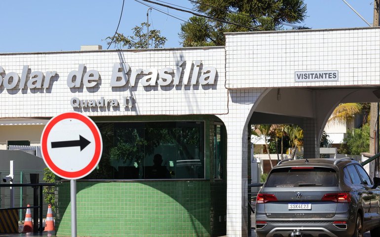 Moraes acata parecer da PGR e amplia monitoramento na área externa da casa de Bolsonaro