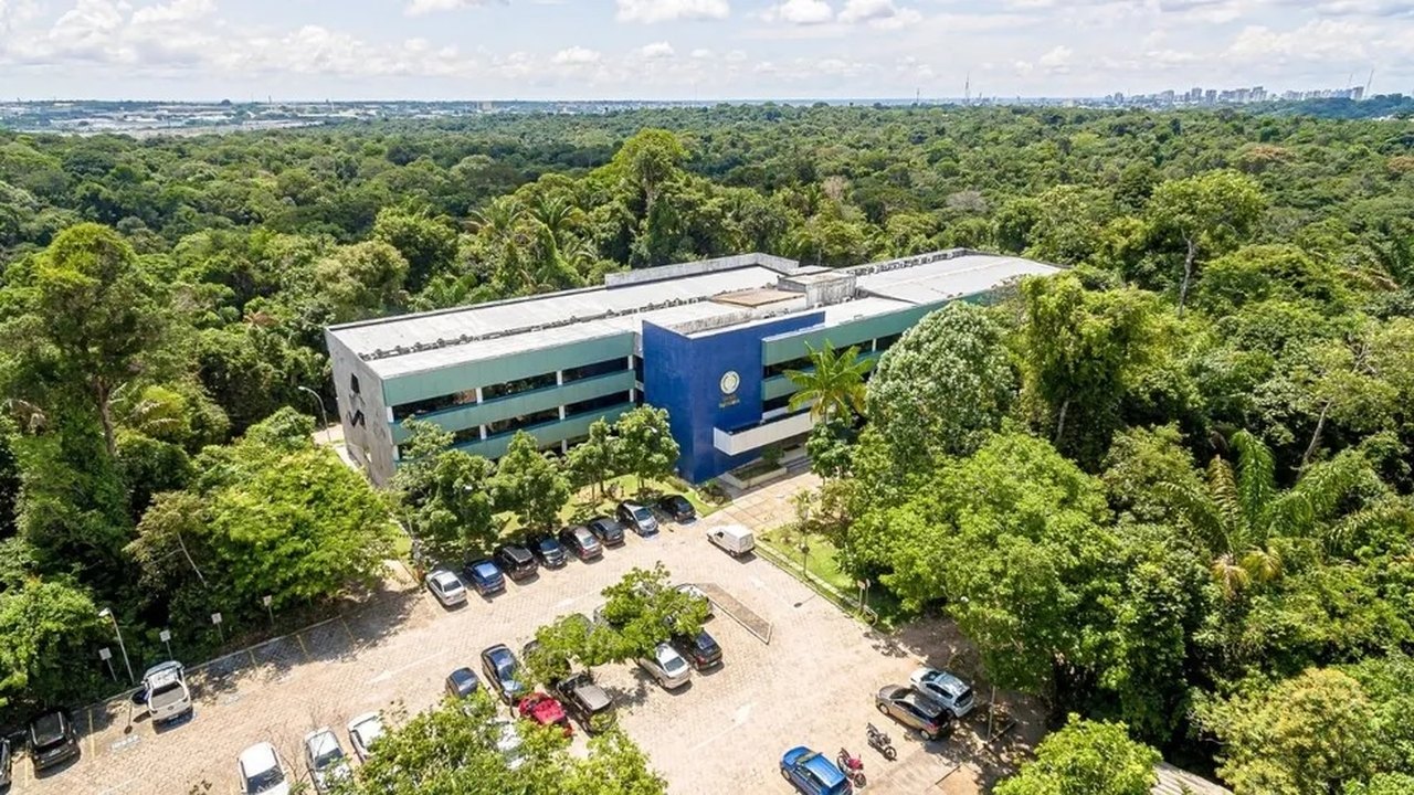 Protesto contra palestra de cientista judeu termina em confusão em universidade do Amazonas