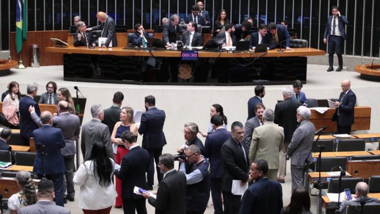 Câmara aprova PEC que amplia imunidade tributária de igrejas sem 'cashback' em 1º turno