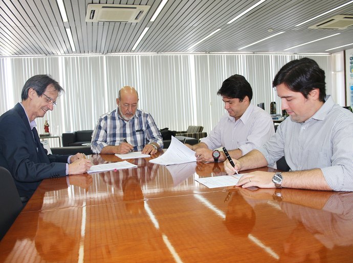 Fiea e Sebrae vão elaborar plano de negócios da fábrica de leite Camila