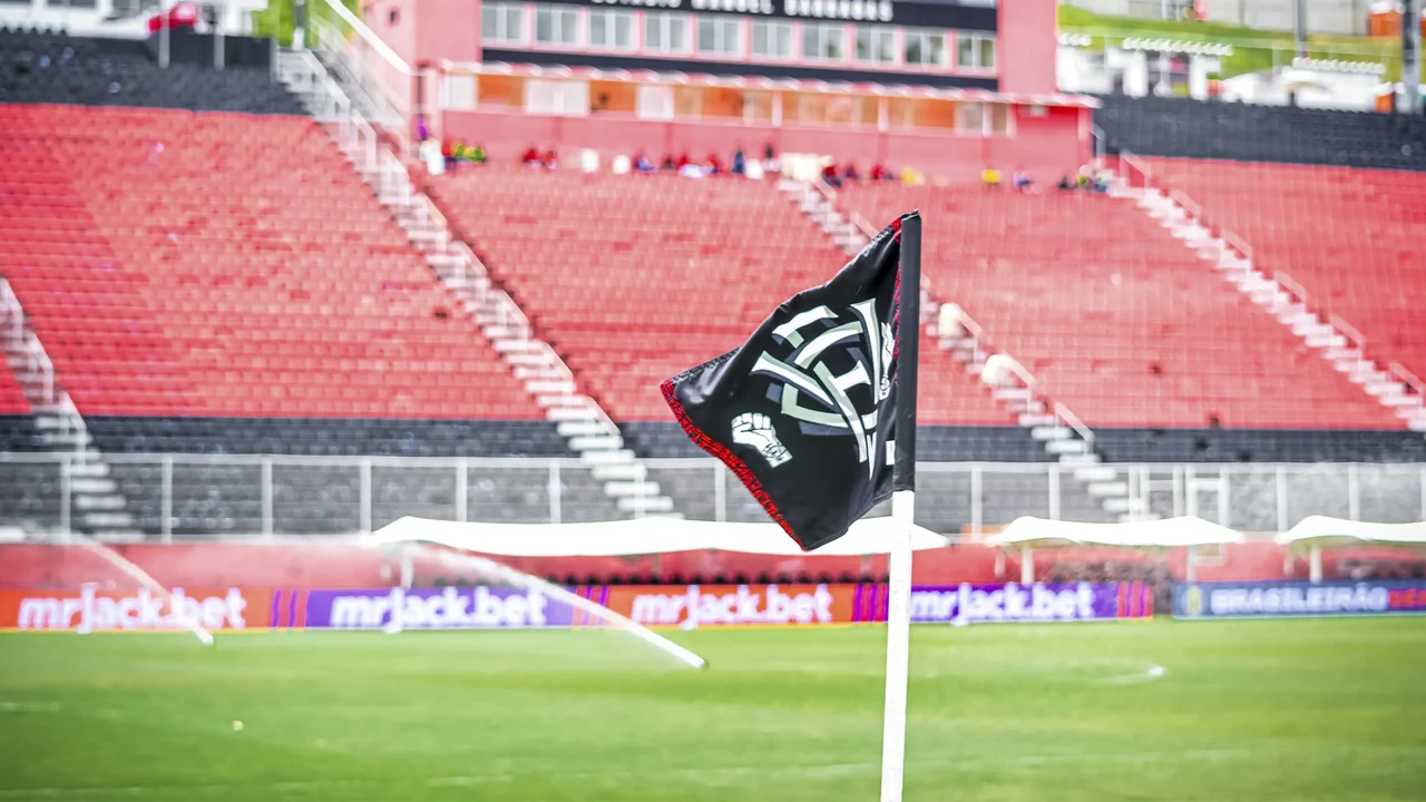 'Fatal Model Vitória': site de acompanhantes oferece R$ 200 milhões para alterar nome do clube baiano; decisão será da torcida