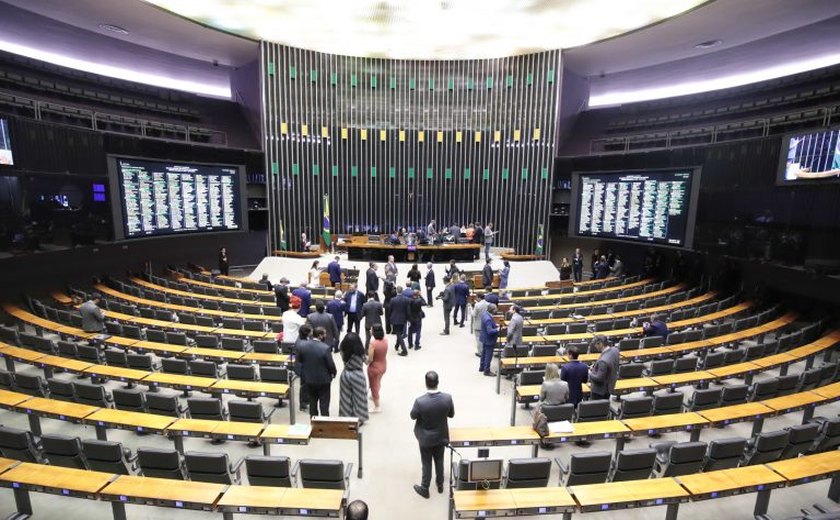Em início de tramitação, fim da reeleição passa na CCJ do Senado