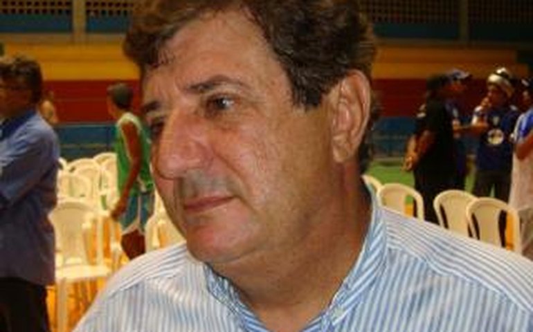 Suplente de Collor repudia vinculação de senador a helicóptero apreendido pela PF
