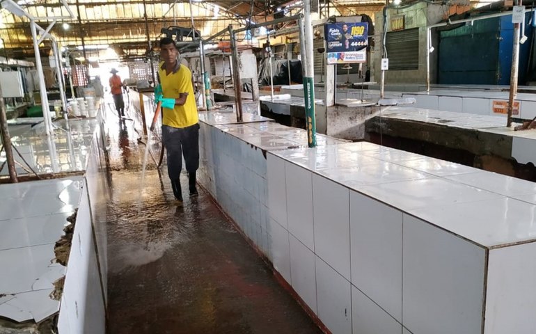 Mutirão de Limpeza leva serviços de higienização ao Mercado do Tabuleiro