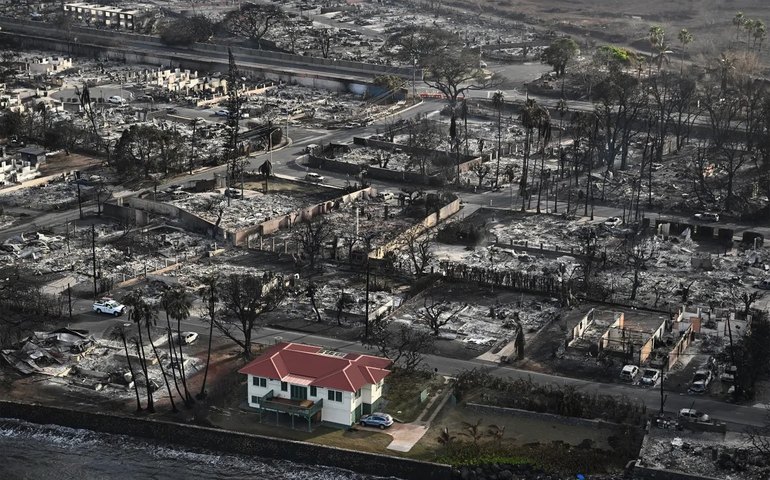 Autoridades do Havaí estimam que há pelo menos 1.100 desaparecidos após incêndios