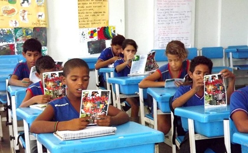 Cartilha Cidadania em Ação chega a mais uma escola da rede