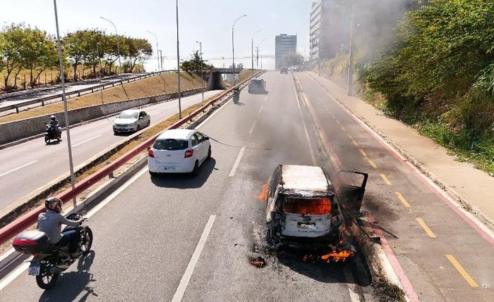 Jeep tem perda total após incêndio