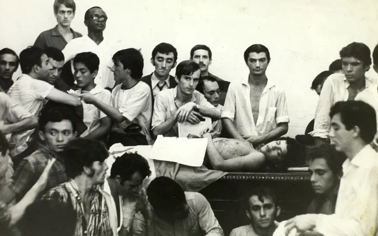 
Datafolha: 53% descartam nova ditadura no Brasil