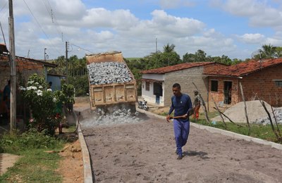 Moradores comemoram obras de pavimentação na Tuquanduba 