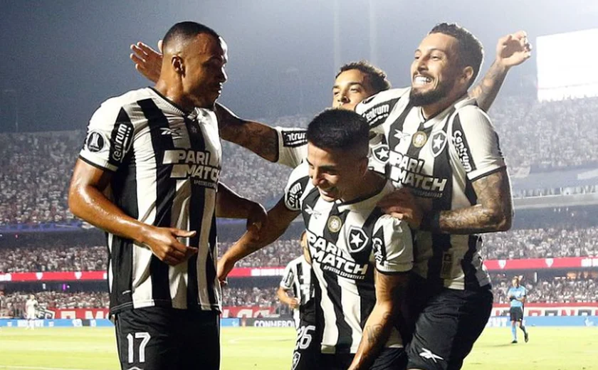 Botafogo supera Athletico-PR em Curitiba após 16 anos e amplia liderança no Brasileirão