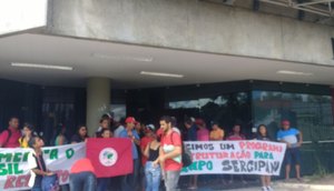 Manifestantes ocupam Palácio