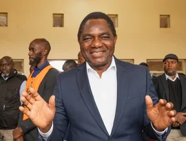 Presidente da Zâmbia, Hakainde Hichilema, é declarado vencedor de uma eleição conturbada.
