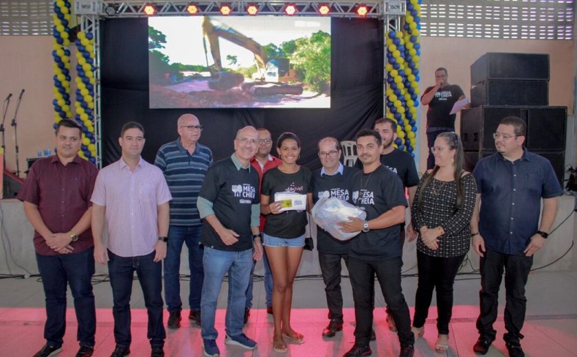 Prefeitura de Penedo entrega mil cartões do Programa Mesa Cheia