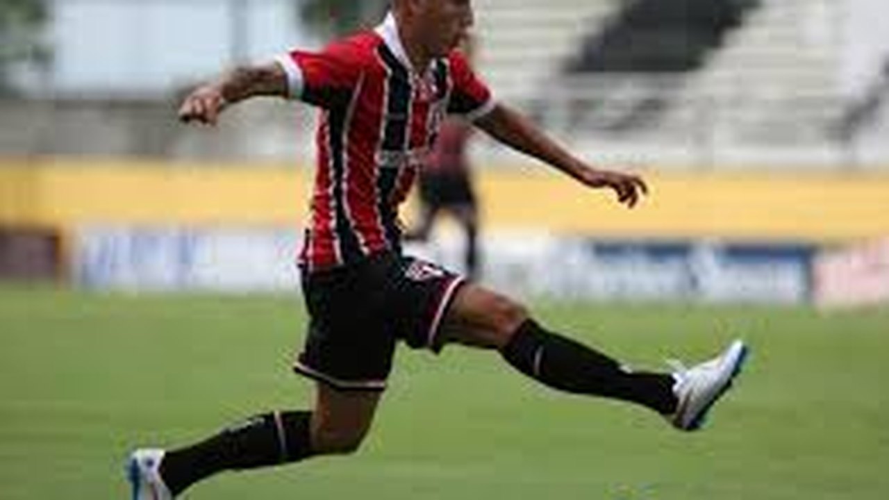 Muricy destaca estreantes Dória e Centurión, mas prega cautela