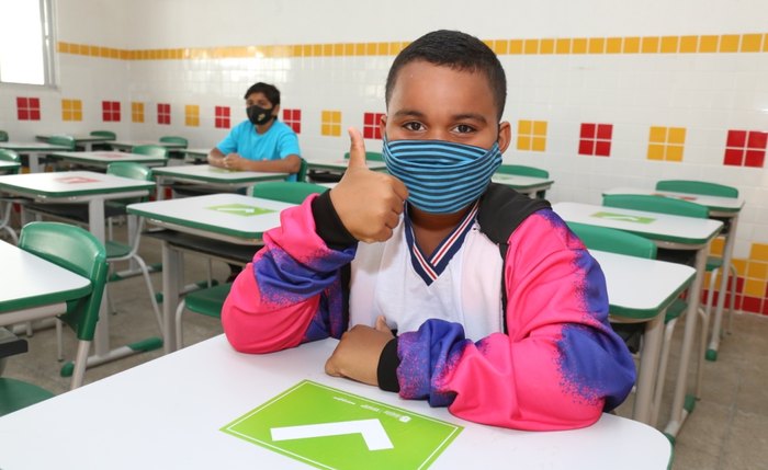 Aluno volta às aulas presenciais em Marechal Deodoro