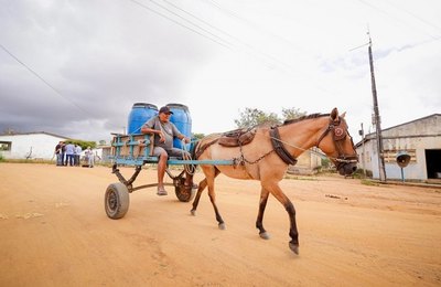 Abastecimento chega aos povoados Lagoa dos Ranchos e Lagoa do Mato dos Lopes, em Palmeira dos Índios