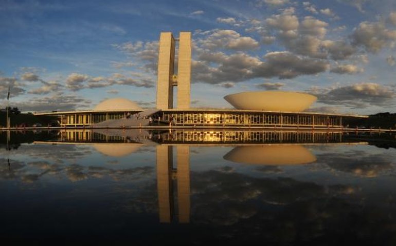 Senado define comando das comissões e volta a discutir reforma política