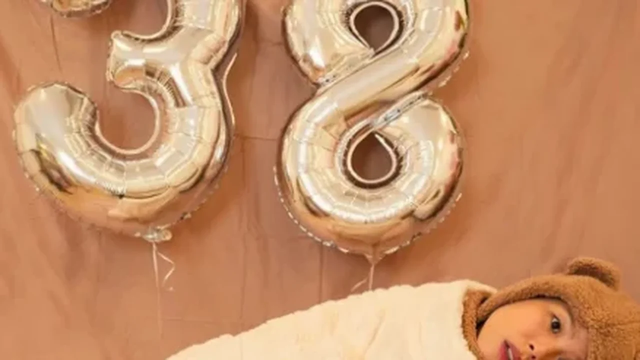 Influencer viraliza ao recriar ensaio 'newborn' em comemoração aos 38 anos