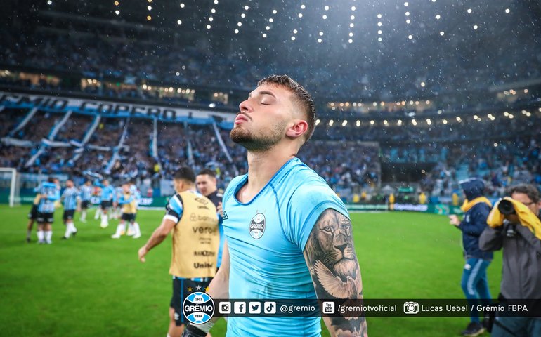 Depois do ciclone, Grêmio derrota Bahia nos pênaltis e está na semifinal
