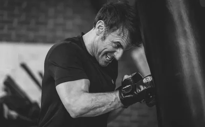 Macron publica fotos de treino de boxe e divide opiniões: recado a Putin, Rocky Balboa ou 'pobreza de comunicação política'? 