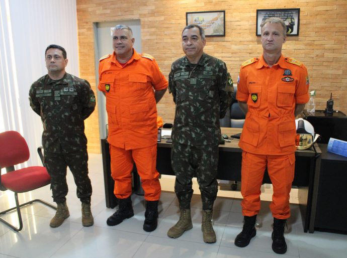 Corpo de Bombeiros recebe visita do Comandante da 10ª Brigada de Infantaria Motorizada do Exército