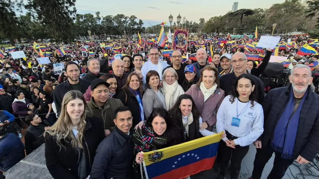Eleição na Venezuela: Oposição acusa falta de acesso à apuração, e governos latino-americanos de direita pedem respeito ao resultado