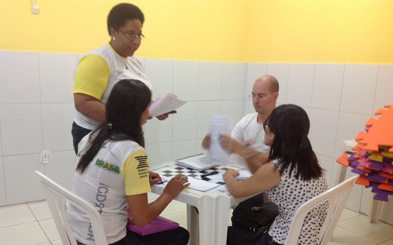 Instituto Girassol capacita técnicos para projetos com crianças e jovens