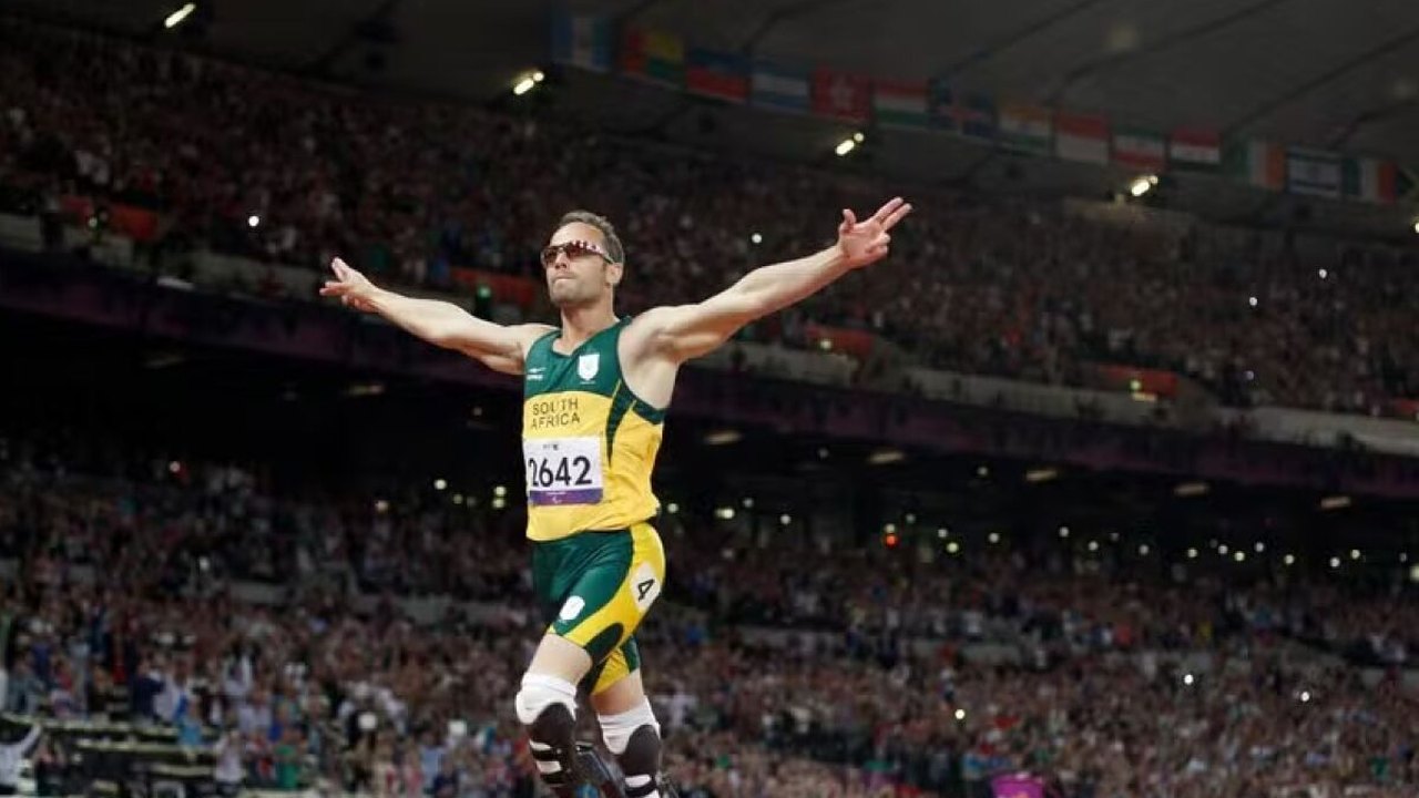 Quase dez anos após matar a namorada, Oscar Pistorius vive sob liberdade condicional e faz tratamento para controle da raiva
