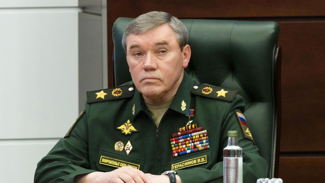 Ofensiva russa continua sem cessar em todas as frentes, afirma chefe do Estado-Maior