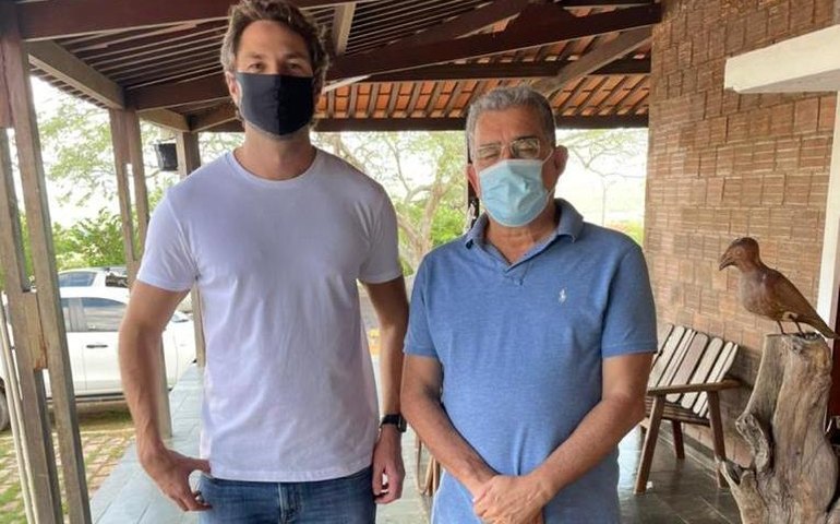 Pedro Vilela garante recursos para a instalação de wi-fi grátis para a população sertaneja