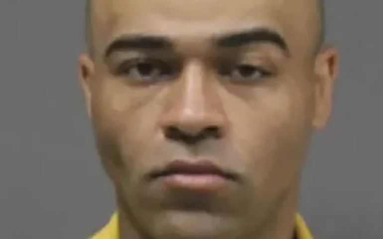 Homem que escapou de tribunal no Mississippi é capturado a menos de 1 km da Convenção Nacional Democrata