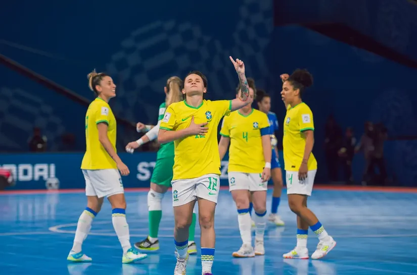 Brasil goleia Itália e está nas quartas da Copa do Mundo de futsal