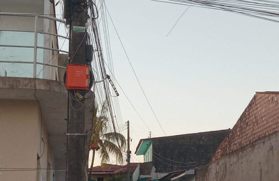 Troca de lâmpadas amarelas por LED em rua do Petrópolis é solicitada a Sima