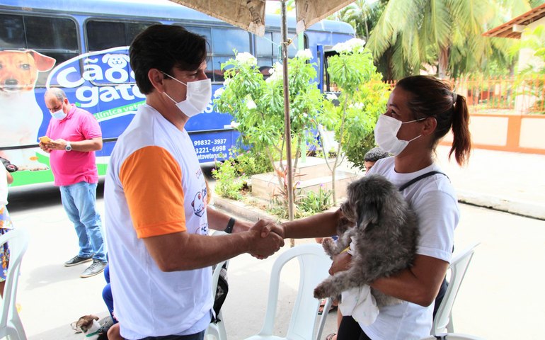 Prefeitura de Coruripe inicia projeto de castração de animais pelo Pontal